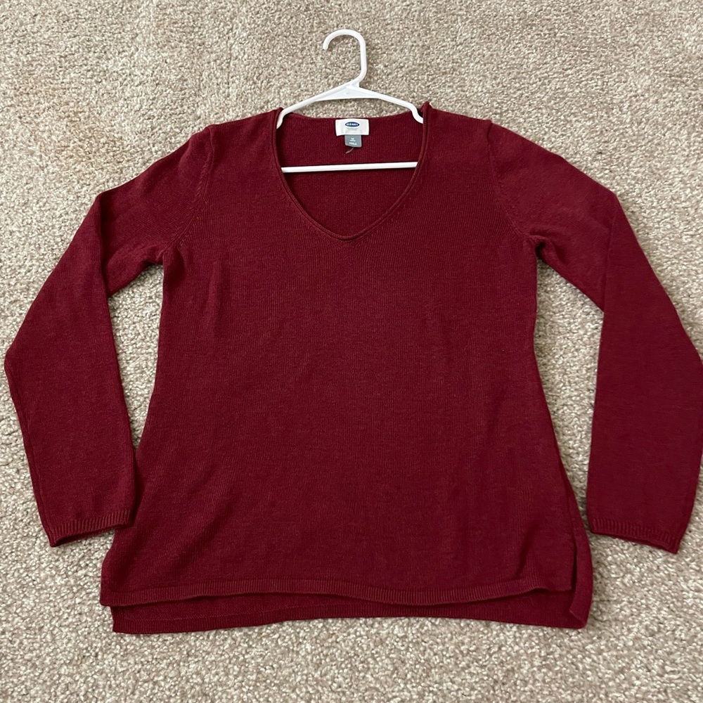 Old navy sweater, hardly worn, no wear or tears, size Medium Petite (Cotton)!